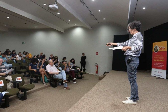 As aulas de Dad eram sempre concorridas: ela era uma professora em tempo integral.
      