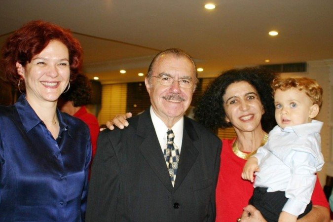 Ao lado do ex-presidente José Sarney, Dad Squarisi e o neto João Marcelo - (crédito: Aureliza Correa/Esp. CB/D.A Pres) Ao lado do ex-presidente José Sarney, Dad Squarisi e o neto João Marcelo - (crédito: Aureliza Correa/Esp. CB/D.A Pres)