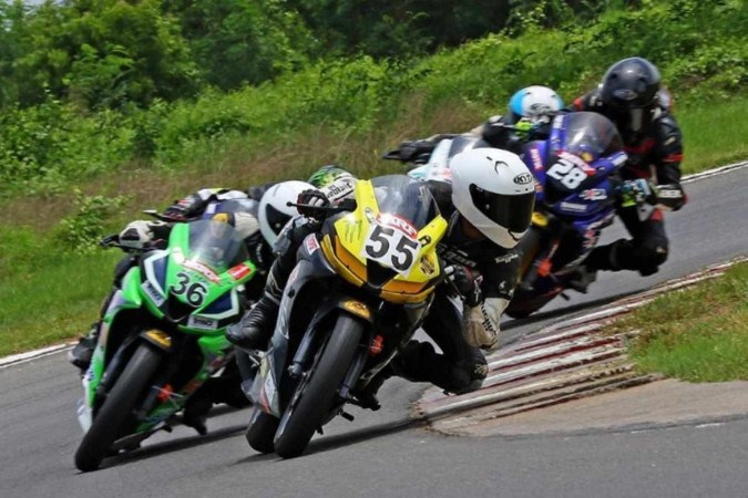 Piloto de 14 anos morre em corrida de moto na Espanha (vídeo)