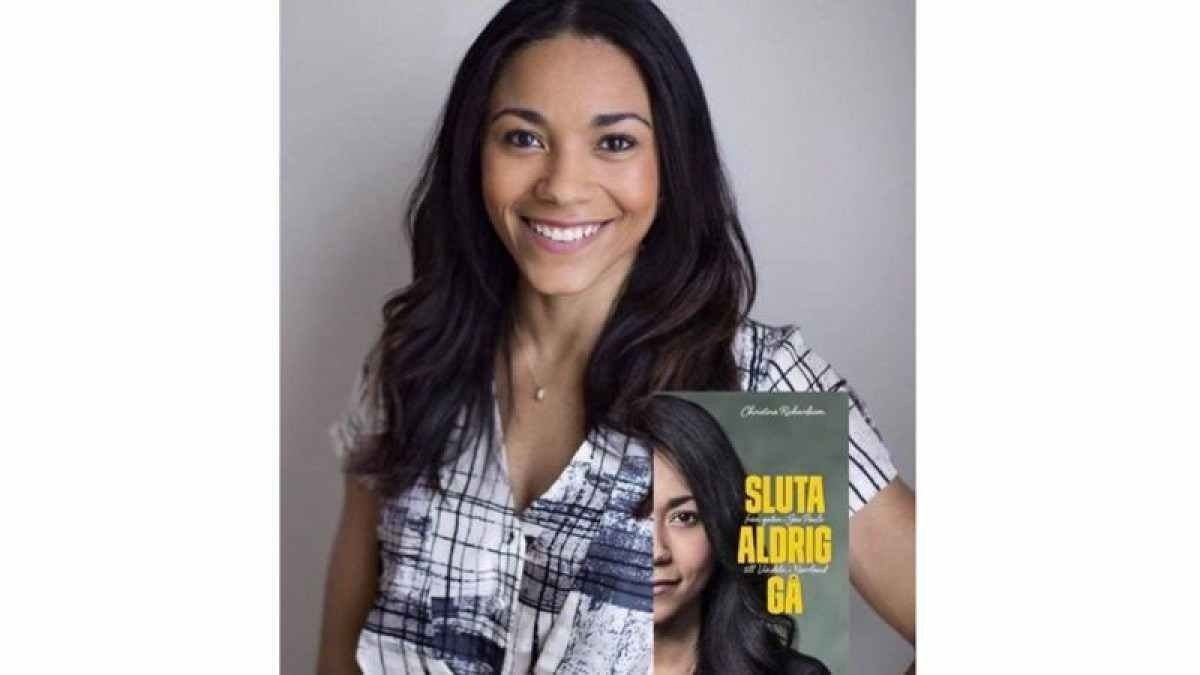 "Sluta Aldrig Gå" ("Nunca Pare de Caminhar") é o título do livro de Christina, dedicado às palavras da mãe biológica dela