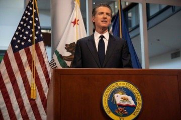 Dias antes, o governador Gavin Newsom havia declarado sua decisão de não apelar contra uma determinação judicial que permitia que Van Houten fosse submetida à liberdade condicional. -  (crédito: domínio público)