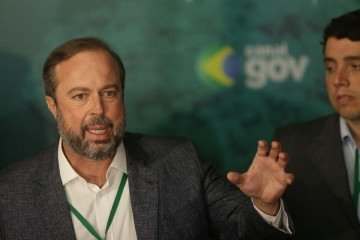De acordo com o ministro, o país quer apresentar ao mundo a sua matriz energética renovável e as potencialidades nas áreas de biocombustíveis, energia solar e energia eólica -  (crédito:  Raimundo Paccó/Esp.CB/D.A Press)