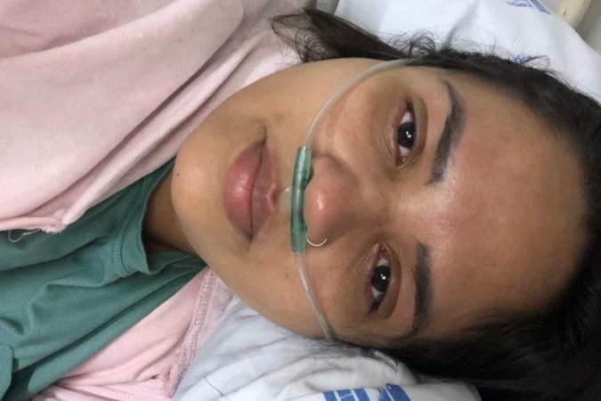 A professora Suellen Gonçalves, de Goiânia, adquiriu a doença como sequela da covid-19 e chegou a ficar de cama por conta das dores - (crédito: Arquivo pessoal) A professora Suellen Gonçalves, de Goiânia, adquiriu a doença como sequela da covid-19 e chegou a ficar de cama por conta das dores - (crédito: Arquivo pessoal)