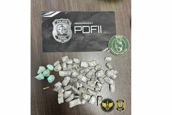 Drogas encontradas com a mulher - (crédito: Seape/Divulgação) Drogas encontradas com a mulher - (crédito: Seape/Divulgação)