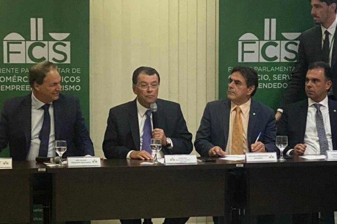 O senador Eduardo Braga reuniu-se com Frente Parlamentar de Comércio e Serviços, mas não adiantou se haverá alterações em alíquotas - (crédito: Assessoria do senador Eduardo Braga/Divulgação) O senador Eduardo Braga reuniu-se com Frente Parlamentar de Comércio e Serviços, mas não adiantou se haverá alterações em alíquotas - (crédito: Assessoria do senador Eduardo Braga/Divulgação)