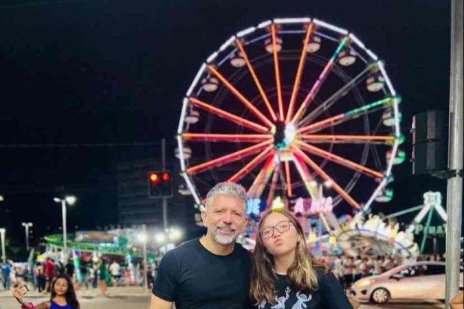 Uma de suas fontes de inspiração de Luiz é a filha Maria Eduarda, que é a consultora de moda particular dele