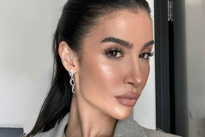 Bianca Andrade escolhe top neon e causa euforia com zoom na barriga - (crédito: Reprodução/Instagram/ Bianca Andrade) Bianca Andrade escolhe top neon e causa euforia com zoom na barriga - (crédito: Reprodução/Instagram/ Bianca Andrade)
