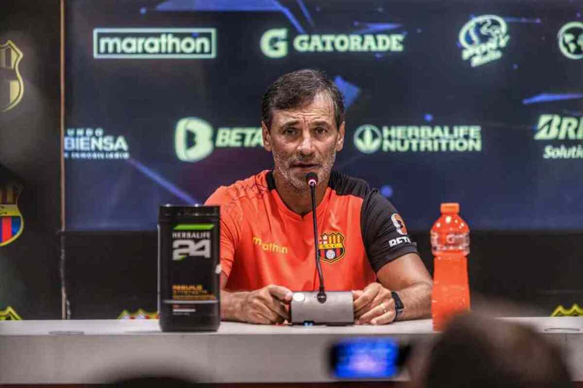 Comandante argentino de 54 anos assina com o Coelho até dezembro de 2024 e viverá a segunda passagem pelo futebol brasileiro  -  (crédito: Divulgação / Barcelona-SC)