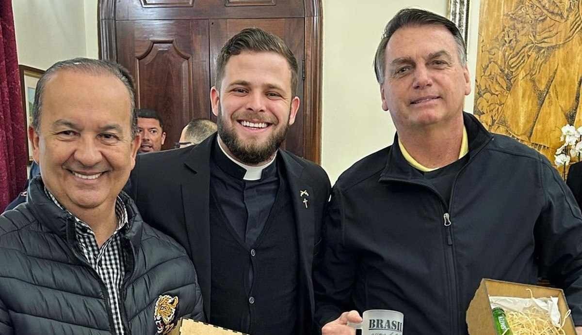  'Padre' bolsonarista não foi ordenado pela igreja, alerta diocese de SC  