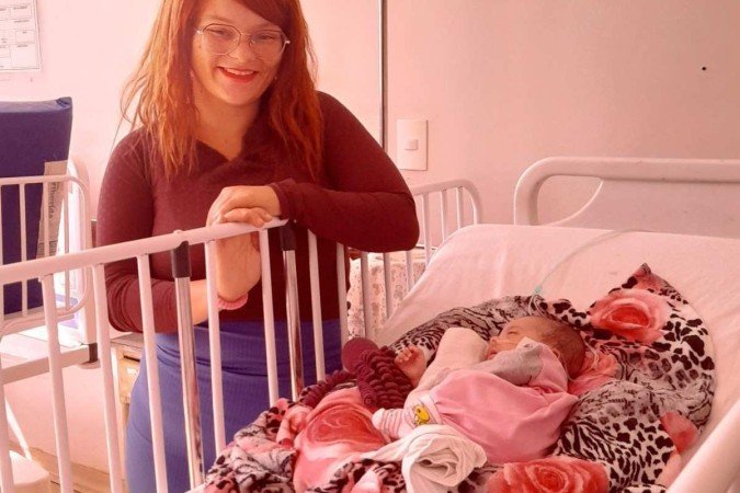 Eva aguarda que Jamile, de 4 meses, ganhe um pouco mais de peso