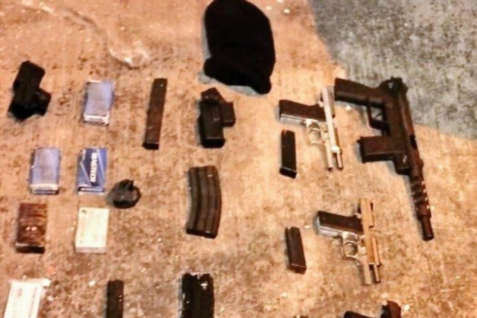 Armas utilizadas pela quadrilha suspeita de assassinar o candidato à Presidência do Equador Fernando Villavicencio 