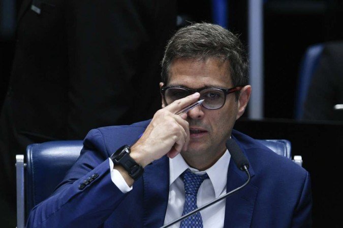 Segundo Campos Neto, que prestou depoimento no plenário do Senado Federal, taxa de inadimplência no crédito rotativo chega a 49% - (crédito: Edilson Rodrigues/Agência Senado) Segundo Campos Neto, que prestou depoimento no plenário do Senado Federal, taxa de inadimplência no crédito rotativo chega a 49% - (crédito: Edilson Rodrigues/Agência Senado)