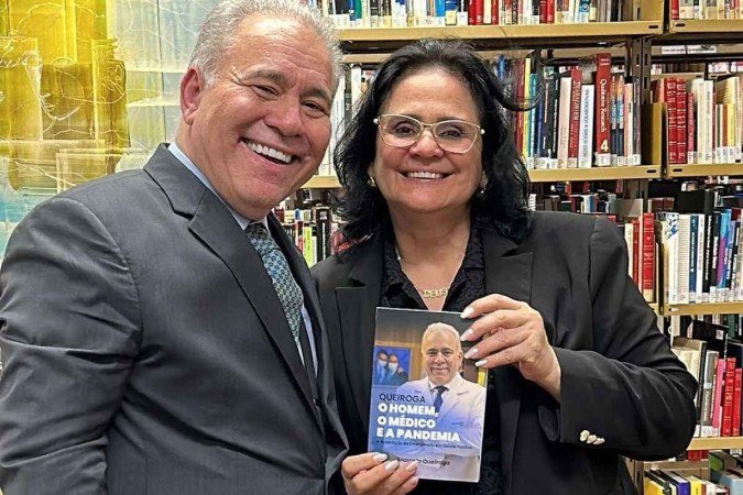 Queiroga e a senadora Damares Alves, durante o lançamento da autobiografia - (crédito: Reprodução/Instagram) Queiroga e a senadora Damares Alves, durante o lançamento da autobiografia - (crédito: Reprodução/Instagram)