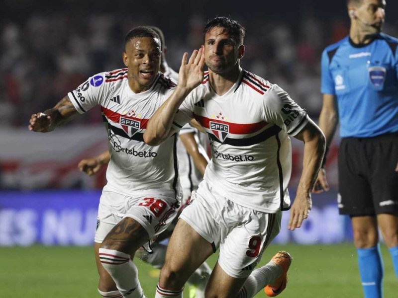 São Paulo vence Botafogo-SP e carimba classificação para as