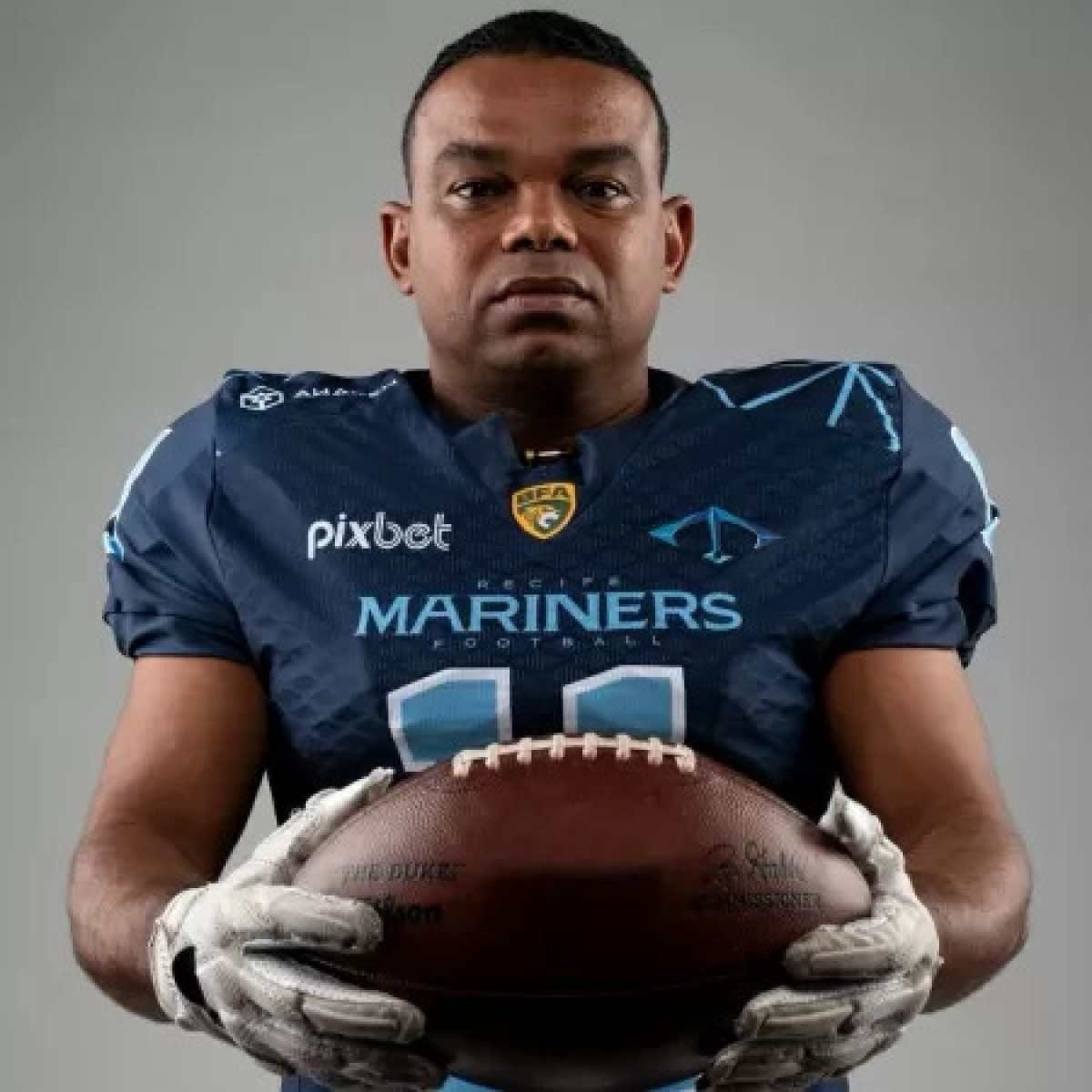 Carlinhos Bala deixa aposentadoria e acerta com time de futebol americano