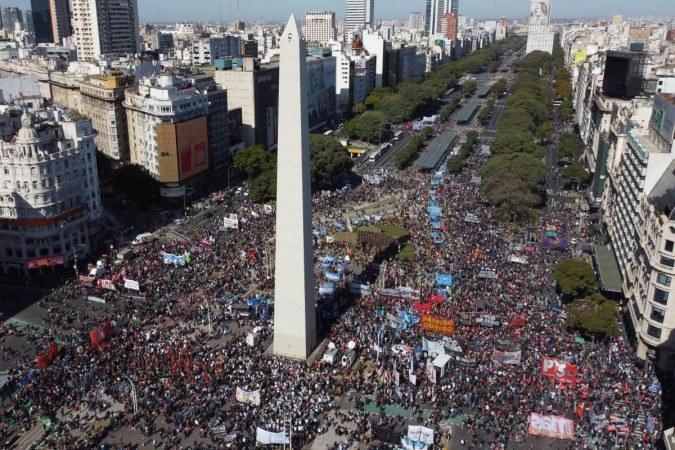 Argentina vai usar policiais federais contra protestos nas ruas