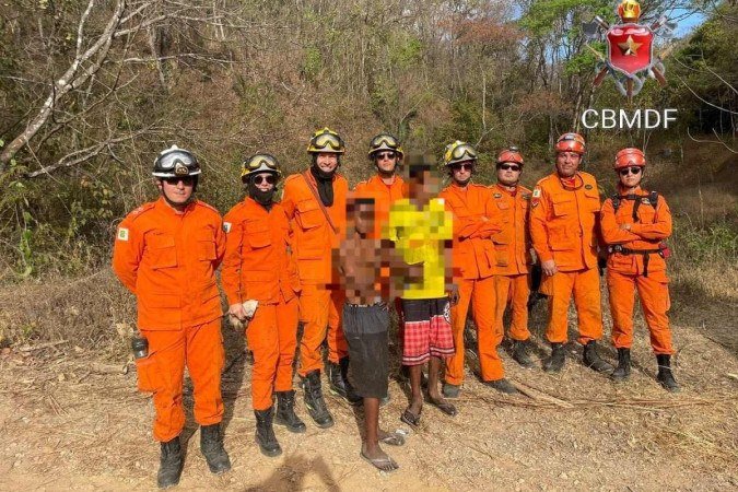 Adolescentes desapareceram enquanto passeavam em área de mata da Fercal
- (crédito: CBMDF) Adolescentes desapareceram enquanto passeavam em área de mata da Fercal
- (crédito: CBMDF)