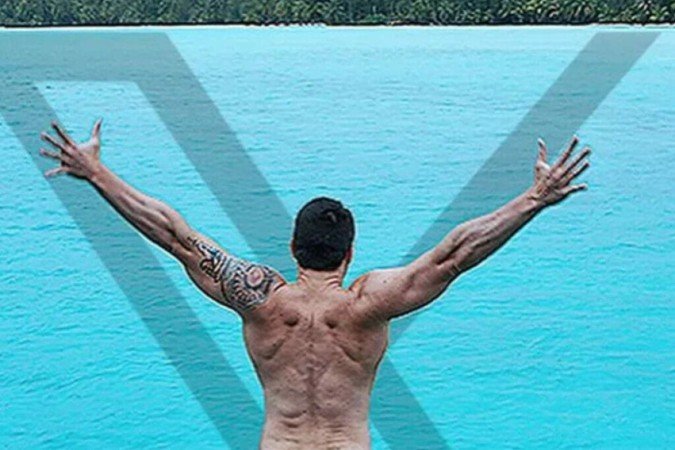 Ex de Simaria é criticado ao publicar foto pelado: Ex de Simaria é criticado ao publicar foto pelado: