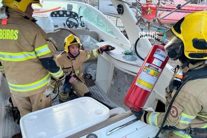  A embarcação explodiu após o abastecimento