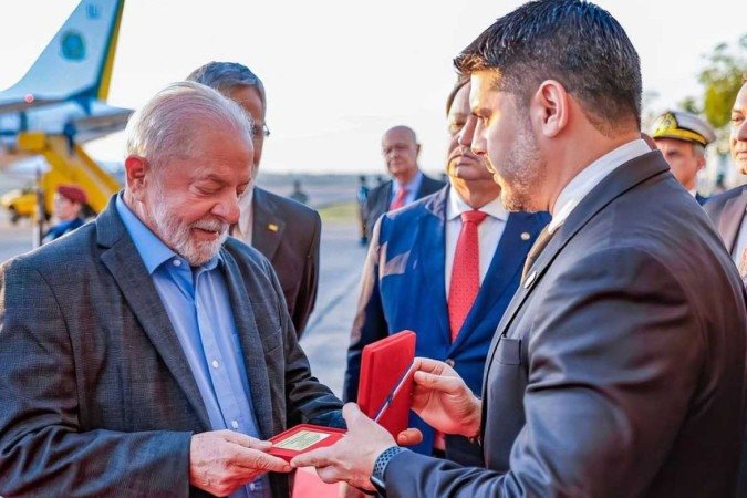 O presidente Lula, chega em Assunção, no Paraguai, e recebe do prefeito chave da cidade - (crédito: Ricardo Stuckert/ Agência Brasil) O presidente Lula, chega em Assunção, no Paraguai, e recebe do prefeito chave da cidade - (crédito: Ricardo Stuckert/ Agência Brasil)