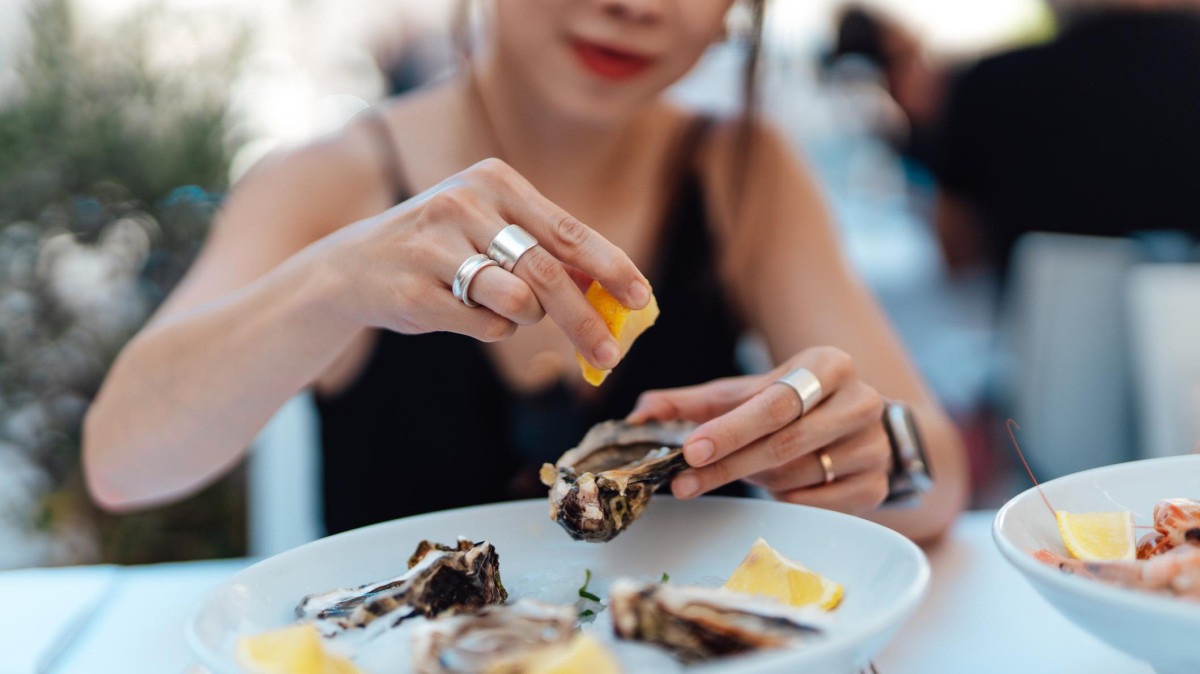 As comidas que você deve evitar, segundo especialista em segurança alimentar