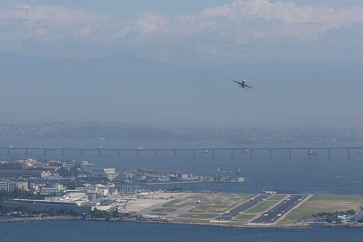 Chuva provoca cancelamentos e atrasos de voos no Aeroporto Santos Dumont