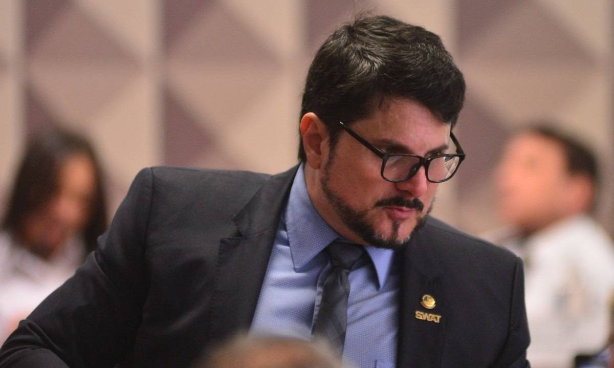 Licença médica de Marcos do Val leva Moraes a flexibilizar medidas cautelares