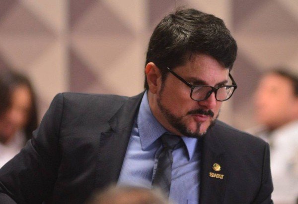 A decisão foi motivada pelo descumprimento de ordens judiciais por parte do parlamentar, que deixou o Brasil rumo aos Estados Unidos sem autorização da Corte - (crédito: Ed Alves/CB/DA.Press)