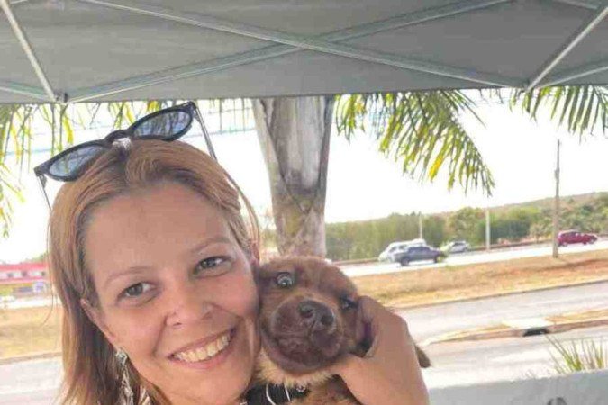 Priscila no dia da adoção do lindo e fofo Caramelo 