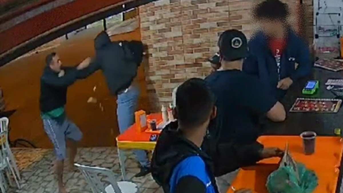 Vídeo mostra homem esfaqueando outro no DF; criminoso foi preso
