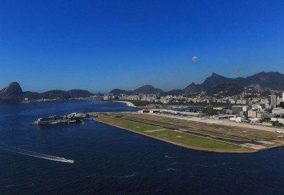 O Rio de Janeiro terá uma mudança importante nos voos a partir de janeiro de 2024.  O ministro de Portos  e Aeroportos, Márcio França, assinou a portaria que garante a migração dos voos do Santos Dumont para o Galeão. O FLIPAR mostrou e republica para quem não viu.   -  (crédito: Casa Civil/PR
)