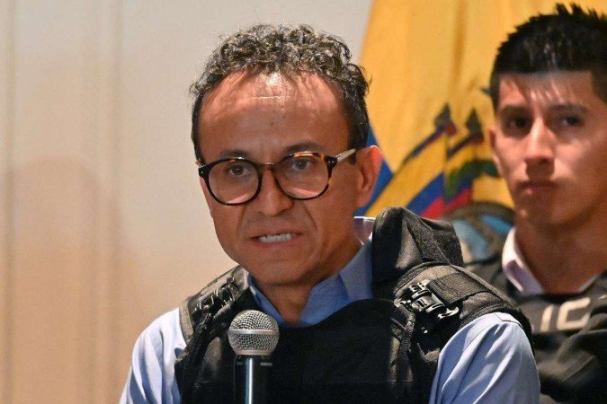 Zurita fala à imprensa, em hotel de Guayaquil: pressão do correísmo - (crédito: Marcos Pin/AFP) Zurita fala à imprensa, em hotel de Guayaquil: pressão do correísmo - (crédito: Marcos Pin/AFP)