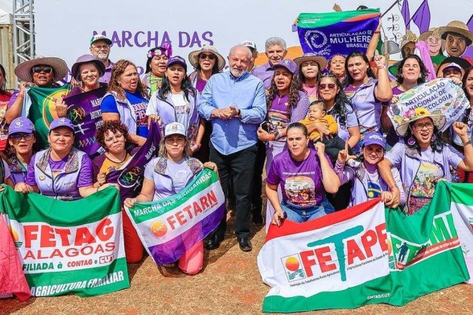 Presidente Lula durante a cerimônia de encerramento da 7ª Marcha das Margaridas, na Esplanada  -  (crédito: Ricardo Stuckert / PR)