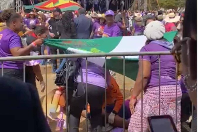 Mulher desmaia na Marcha das Margaridas e resgate demora mais de meia hora