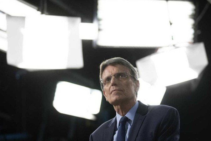 Por ter tido o a informações privilegiadas, Doyle não poderá atuar em uma empresa privada nos próximos seis meses, e assim, seguirá recebendo a mesma remuneração do cargo que ocupava. - (crédito: EBC/Divulgação) Por ter tido o a informações privilegiadas, Doyle não poderá atuar em uma empresa privada nos próximos seis meses, e assim, seguirá recebendo a mesma remuneração do cargo que ocupava. - (crédito: EBC/Divulgação)