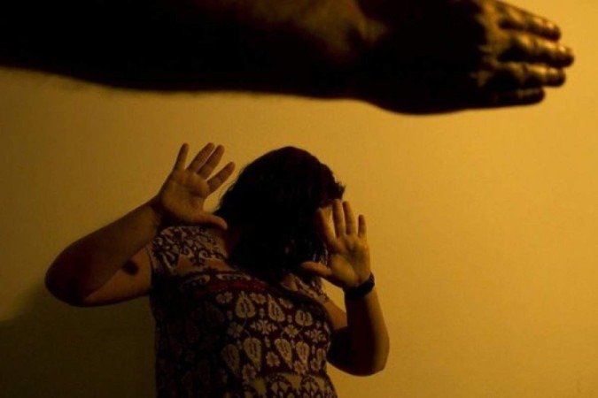 O projeto prevê o pagamento do benefício por até seis meses para mulheres em situação de vulnerabilidade social e econômica e que precisam ser afastadas do lar
- (crédito: Marcos Santos / USP) O projeto prevê o pagamento do benefício por até seis meses para mulheres em situação de vulnerabilidade social e econômica e que precisam ser afastadas do lar
- (crédito: Marcos Santos / USP)
