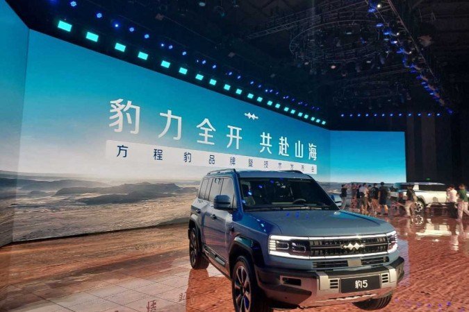 Por ser híbrido, o carro apresenta uma economia de combustível de 35% em comparação com outros veículos off-road movidos apenas a gasolina - (crédito: Victor Correia ) Por ser híbrido, o carro apresenta uma economia de combustível de 35% em comparação com outros veículos off-road movidos apenas a gasolina - (crédito: Victor Correia )