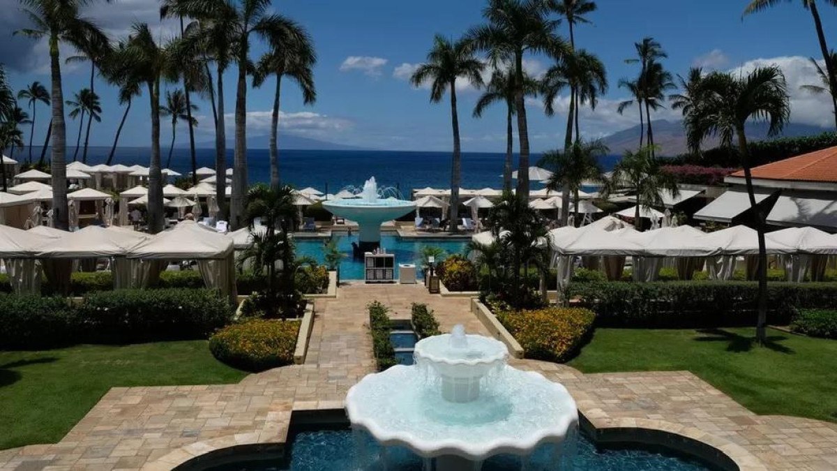 Havaí: 'Turistas estão nadando nas mesmas águas em que nosso povo morreu há três dias'