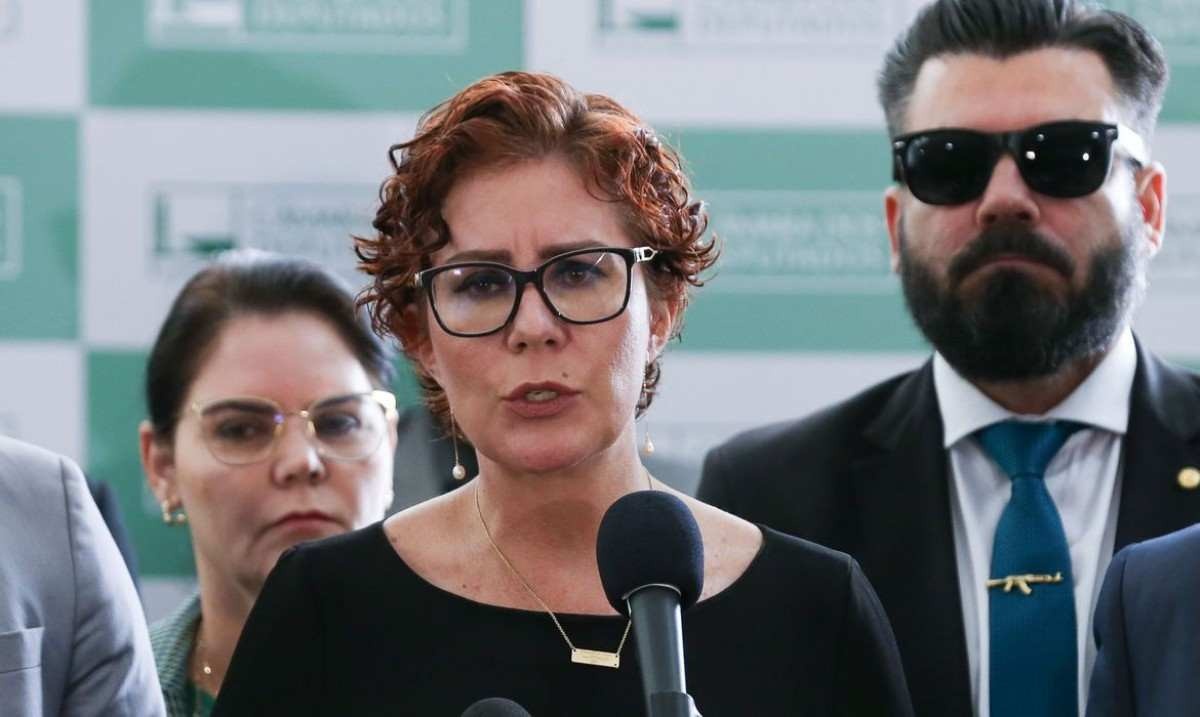 Promotor pede condenação de jornalista perseguido por Carla Zambelli com arma
