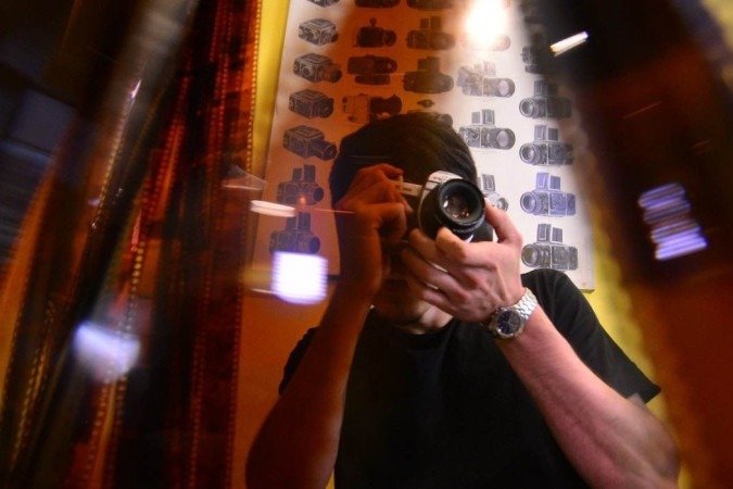  17/08/2023 Credito: Ed Alves/CB/DA.Press. Cidades. Fotografia Analógica. Dono do laboratório Bernardo de Oliveira. 