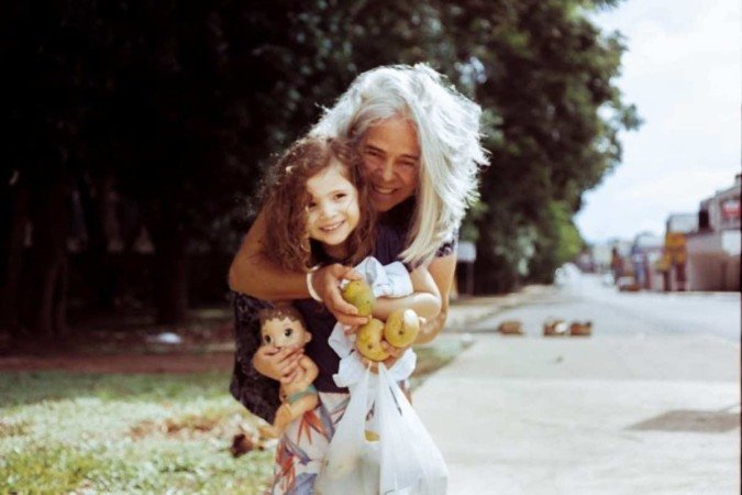 Avó? Arilma e a neta é Lara Perciani.