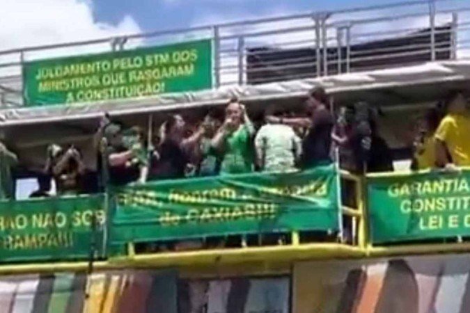 O carro de som foi contratado por líderes do QG e financiadores, que pagaram o valor até em dinheiro vivo - (crédito: Reprodução/Redes sociais) O carro de som foi contratado por líderes do QG e financiadores, que pagaram o valor até em dinheiro vivo - (crédito: Reprodução/Redes sociais)