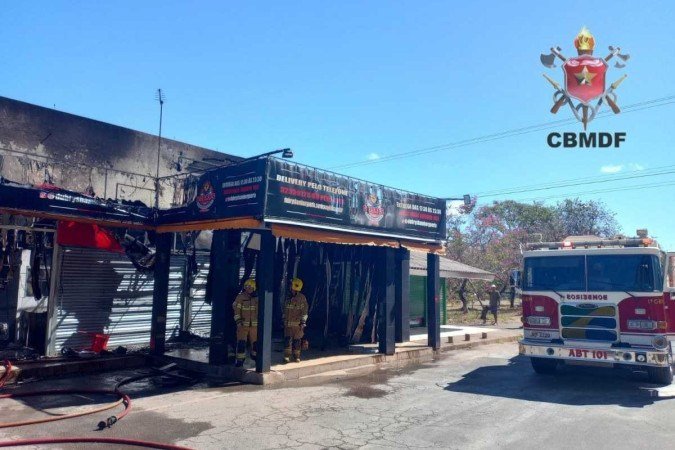 A lanchonete estava fechada no momento do incêndio e não houve vítimas - (crédito: Divlgação/CBMDF) A lanchonete estava fechada no momento do incêndio e não houve vítimas - (crédito: Divlgação/CBMDF)