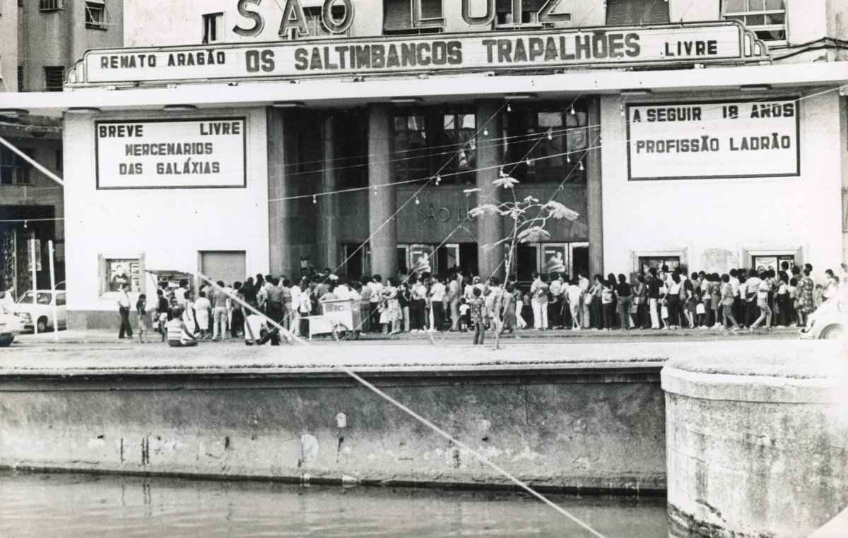 O diretor de Bacurau aposta, em novo filme, numa crônica cinematográfica