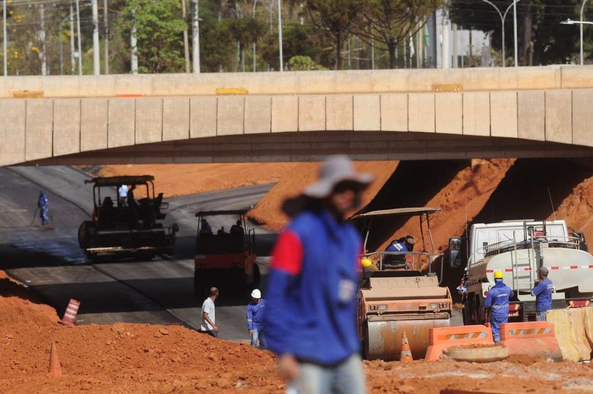  17/08/2023. Crédito: Minervino Júnior/CB/D.A Press. Brasil.  Brasilia - DF. Obras no Viaduto do Sudoeste.