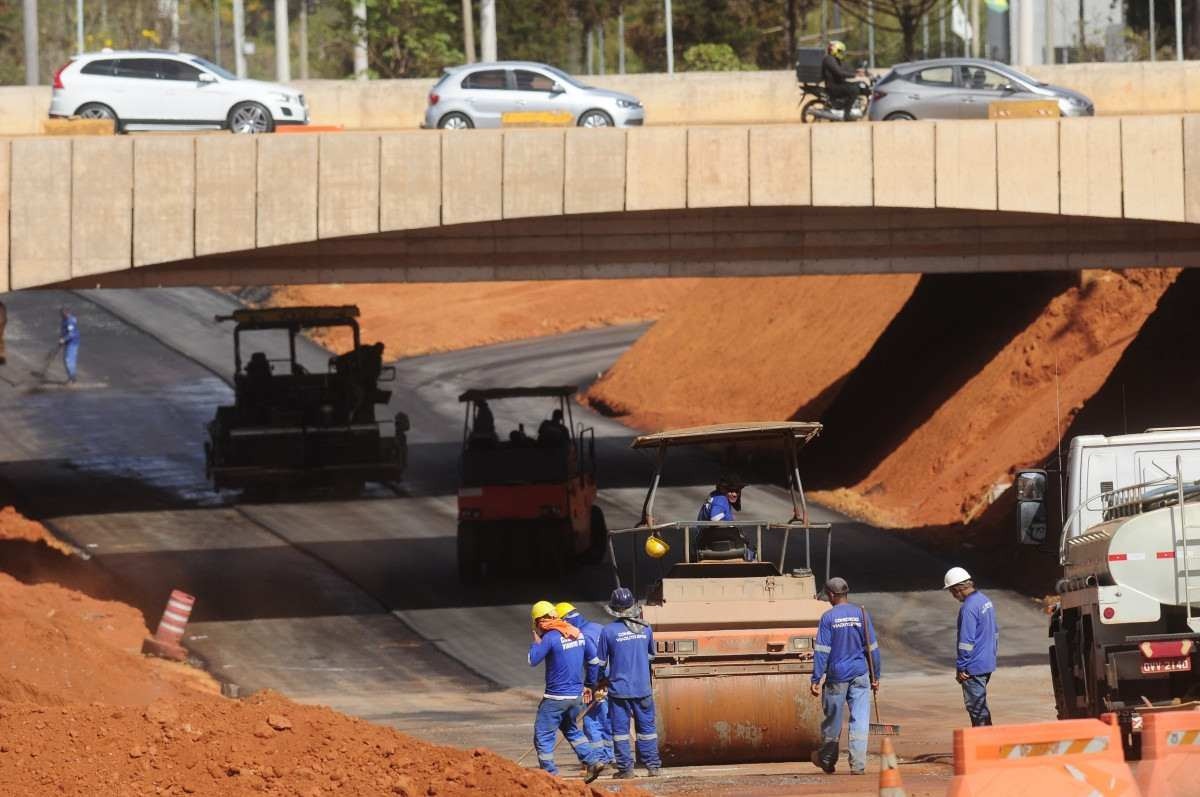  17/08/2023. Crédito: Minervino Júnior/CB/D.A Press. Brasil.  Brasilia - DF. Obras no Viaduto do Sudoeste.