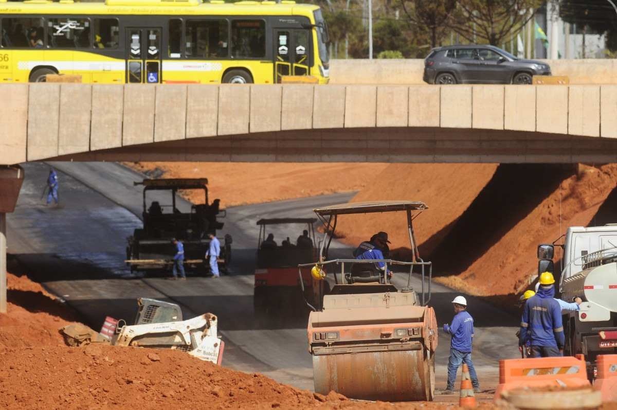  17/08/2023. Crédito: Minervino Júnior/CB/D.A Press. Brasil.  Brasilia - DF. Obras no Viaduto do Sudoeste.