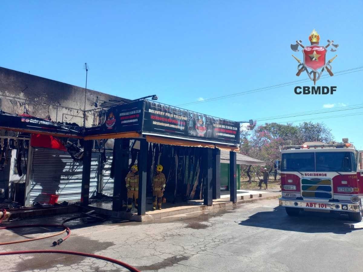 Hamburgueria pega fogo na quadra 505 do Cruzeiro Novo