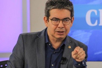 Randolfe: 'Esses quatro tipos penais podem, ao final do relatório da CPMI, representar o indiciamento do senhor Bolsonaro a pelo menos 18 anos de prisão' -  (crédito:  Kayo Magalhaes/CB)