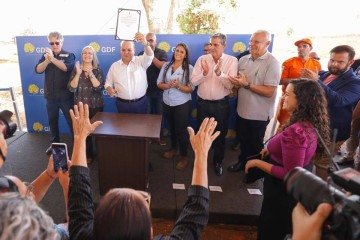 Governador Ibaneis Rocha assinou ordens de serviço para as obras, que têm investimento de mais de R$ 10 milhões e ampliam a oferta da educação infantil na região -  (crédito: Renato Alves/Agência Brasília.)